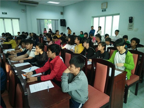 Nghe thuyết trình về tổng thể khu nông nghiệp công nghệ cao của thành phố HCM